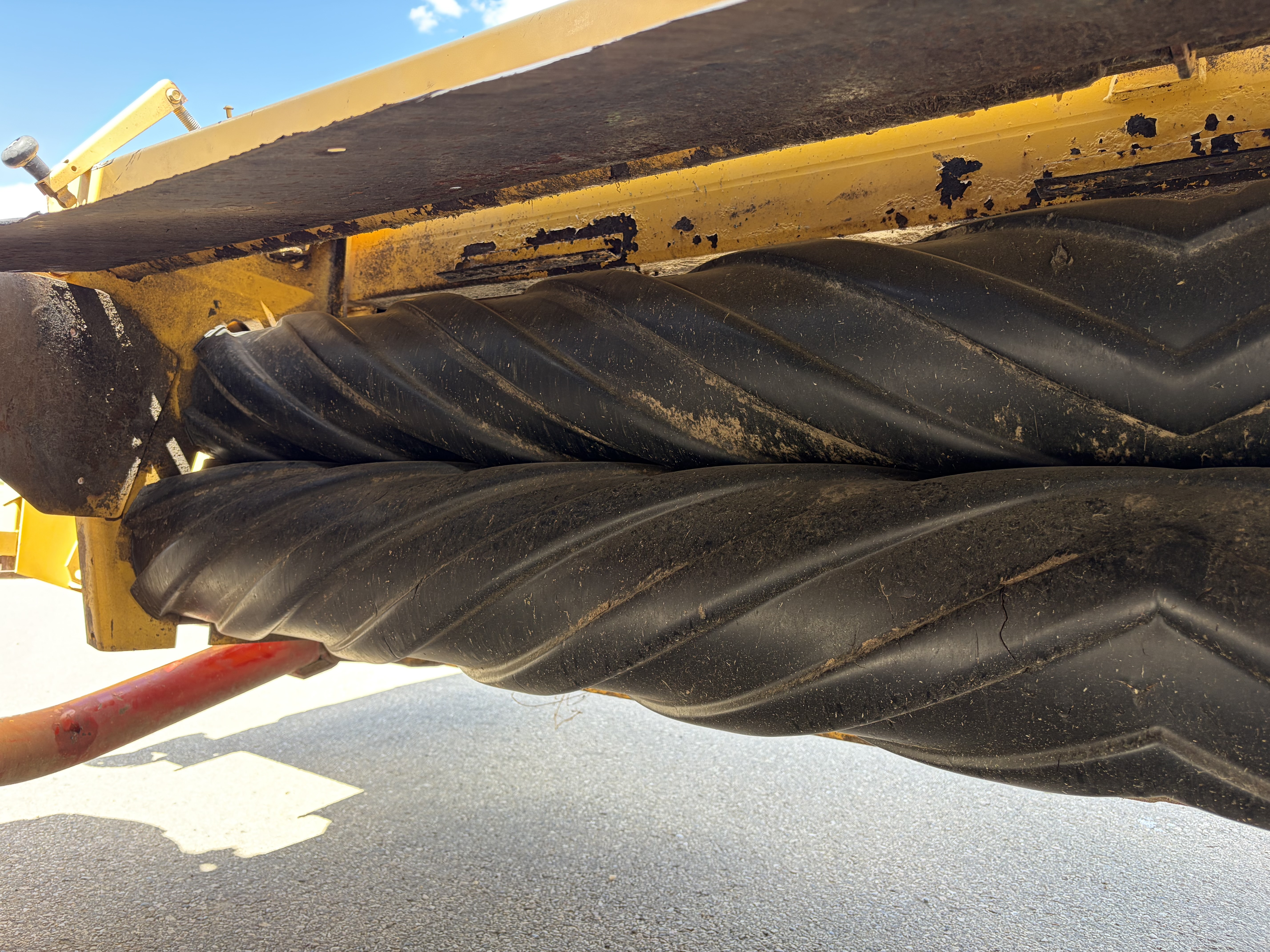 2002 New Holland HW340 Windrower