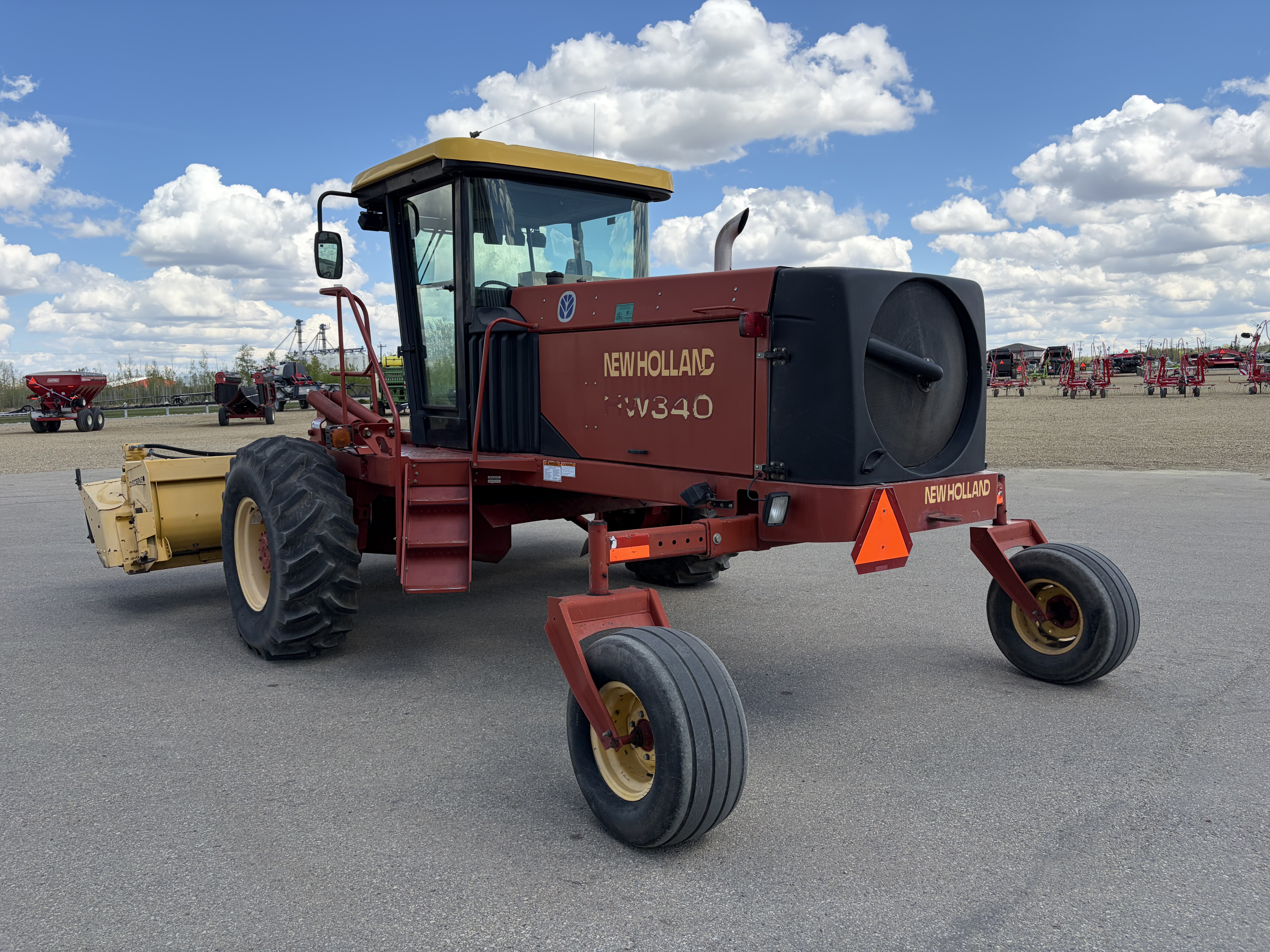 2002 New Holland HW340 Windrower