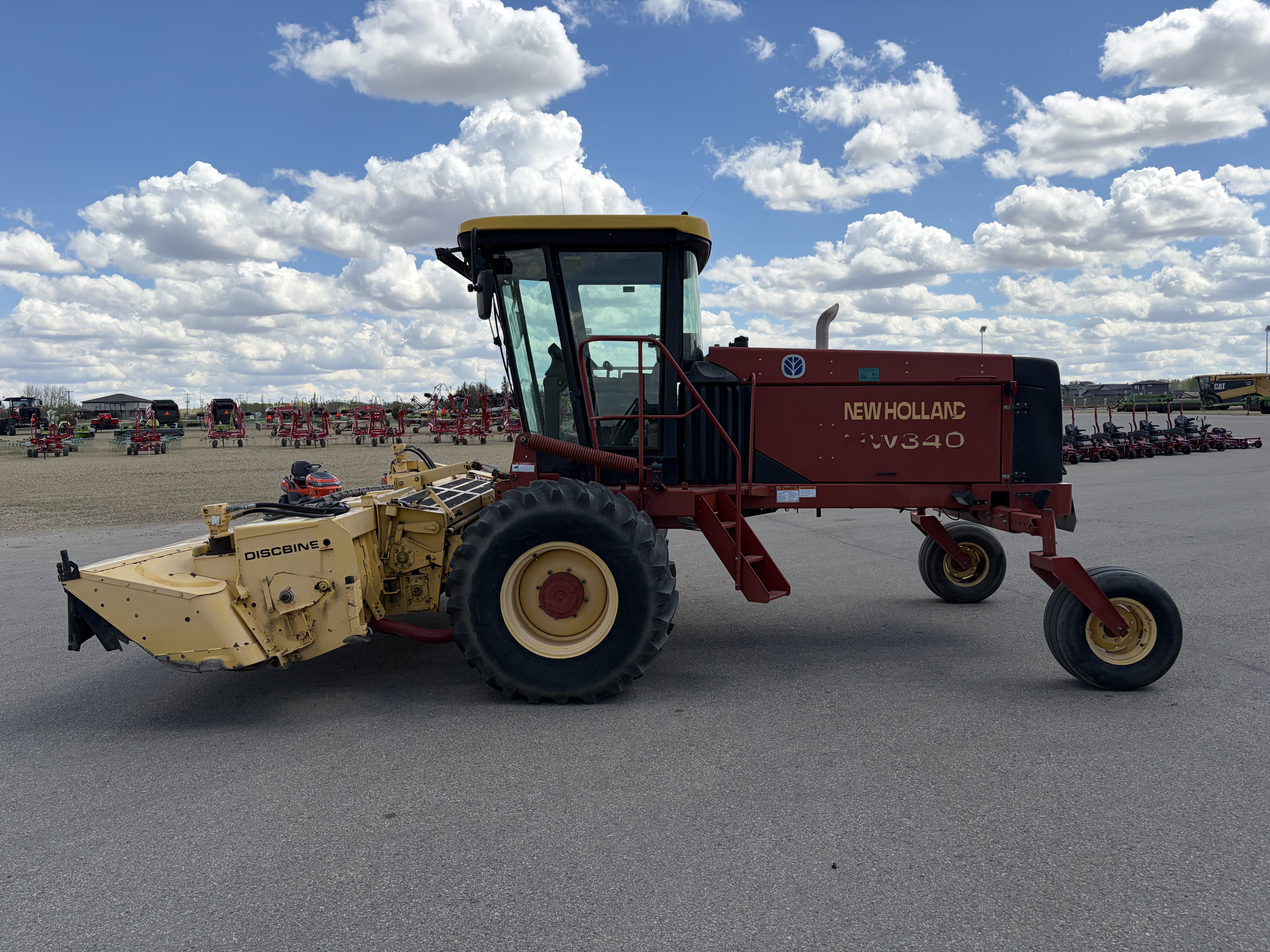 2002 New Holland HW340 Windrower
