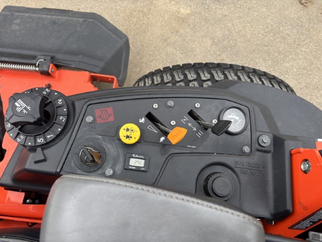 Kubota Z275KH Mower/Zero Turn
