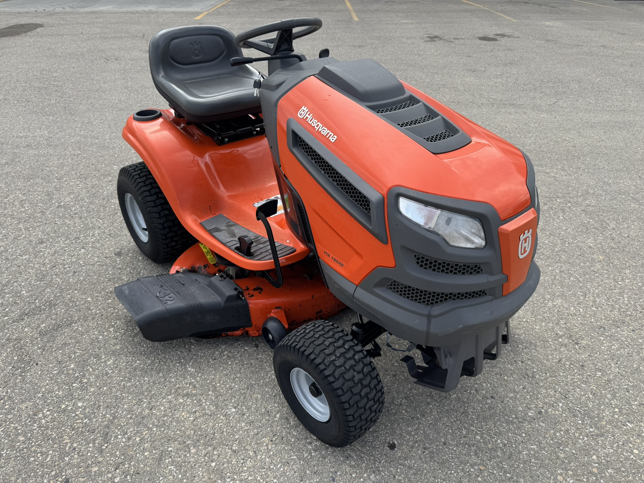 2014 Husqvarna YTA18542 Mower/Riding
