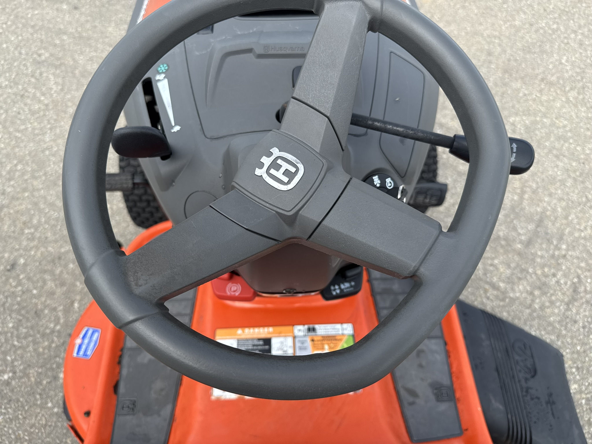 2014 Husqvarna YTA18542 Mower/Riding