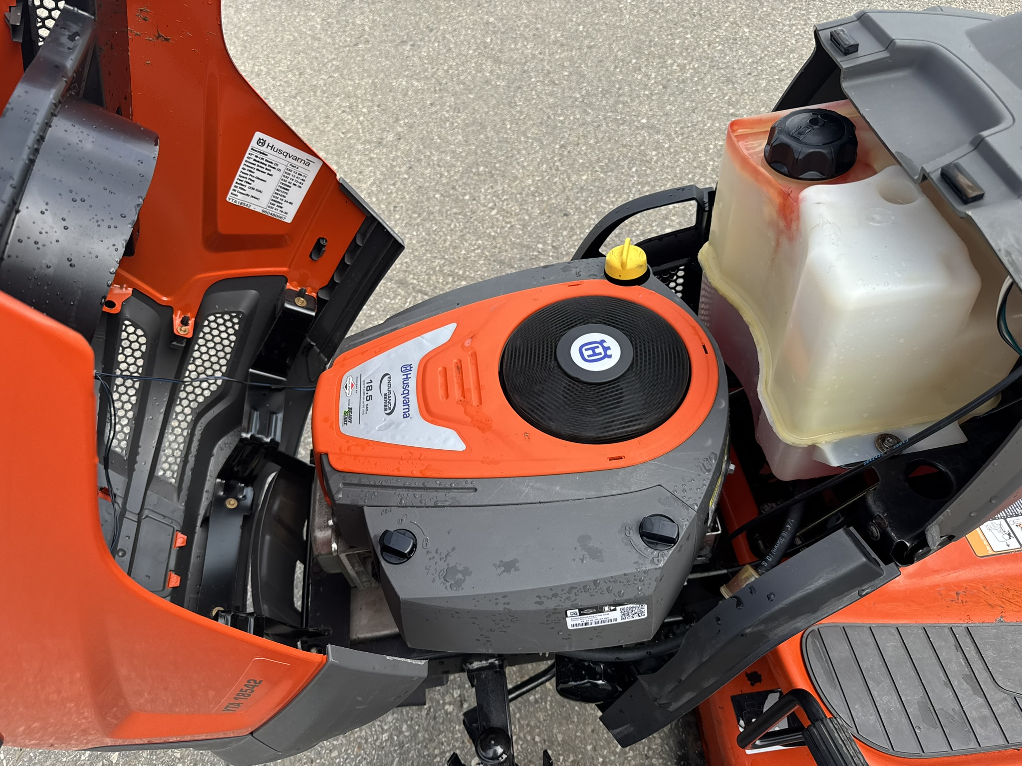 2014 Husqvarna YTA18542 Mower/Riding