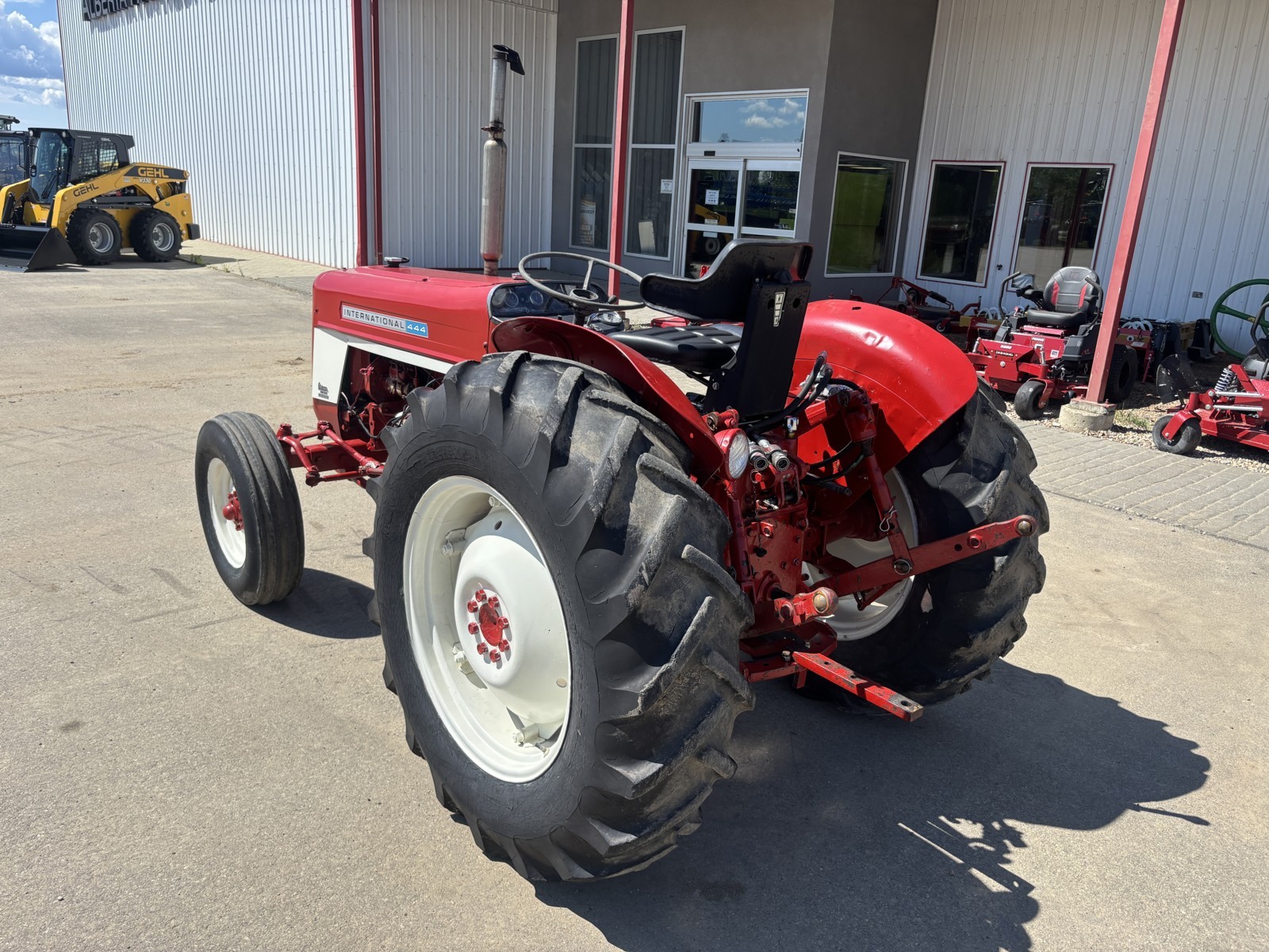 1968 International 444 Tractor