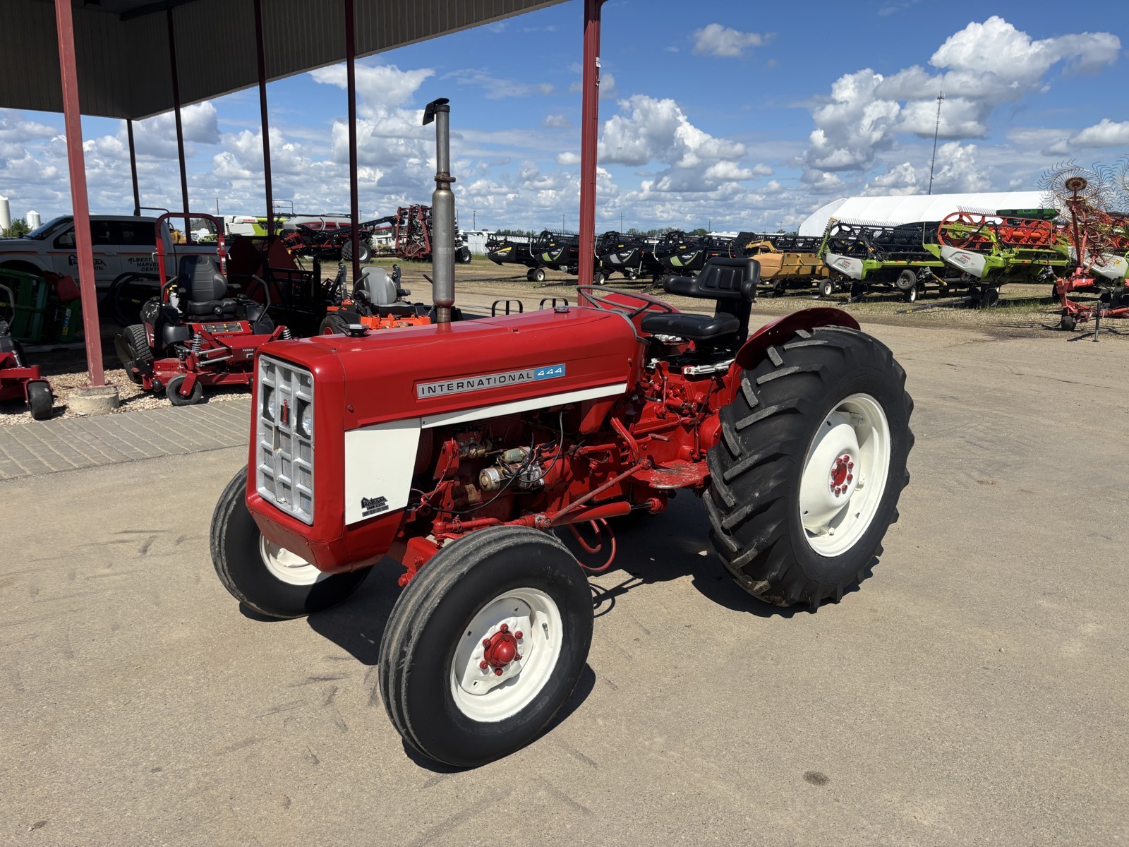 1968 International 444 Tractor