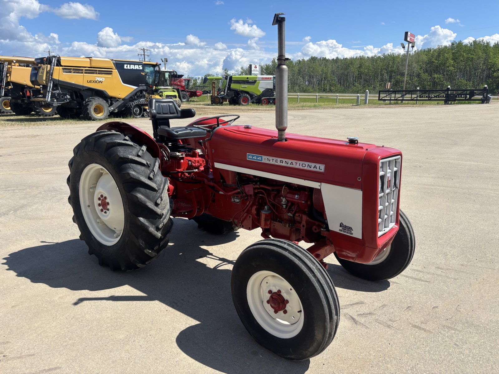 1968 International 444 Tractor