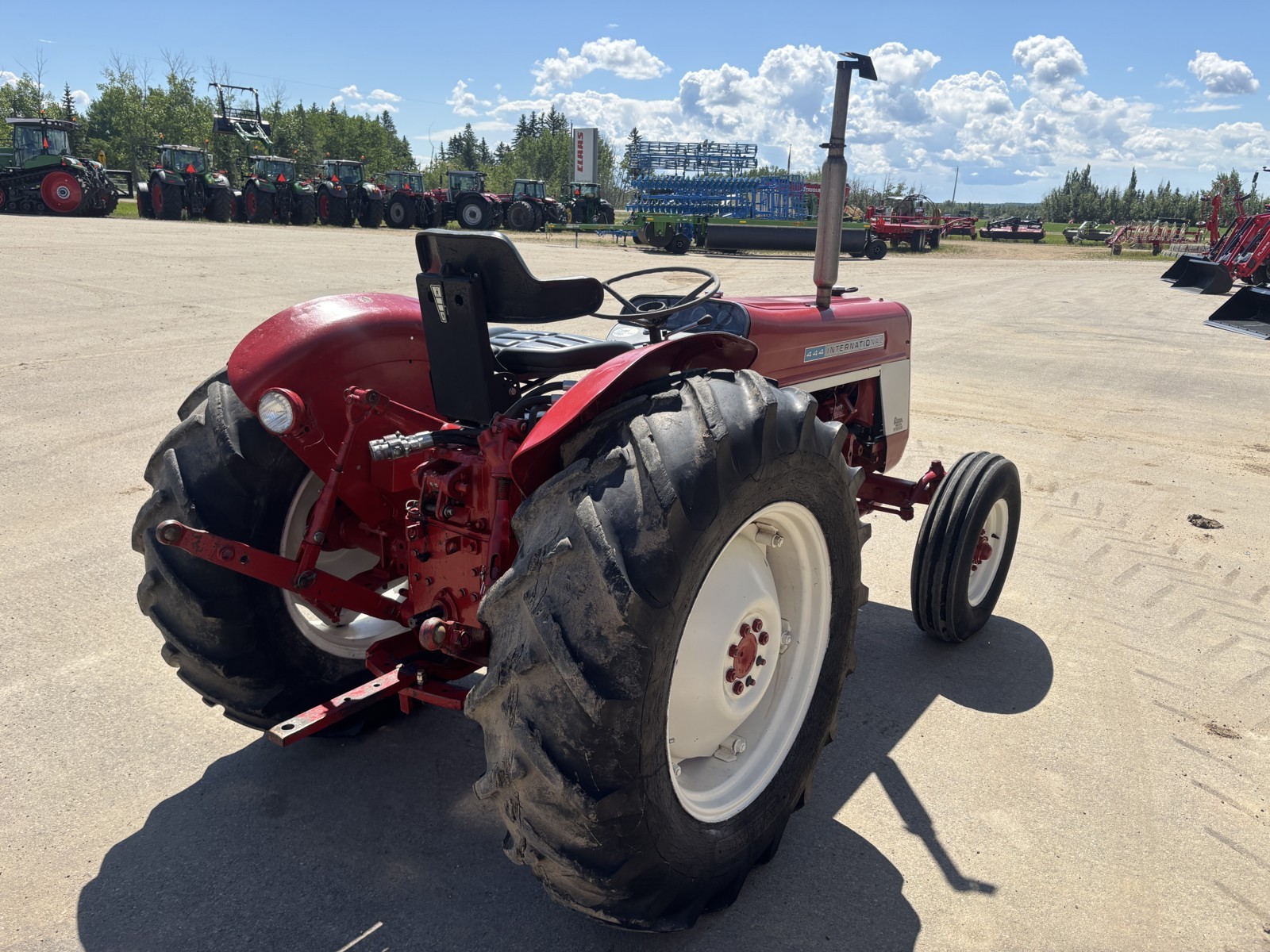 1968 International 444 Tractor