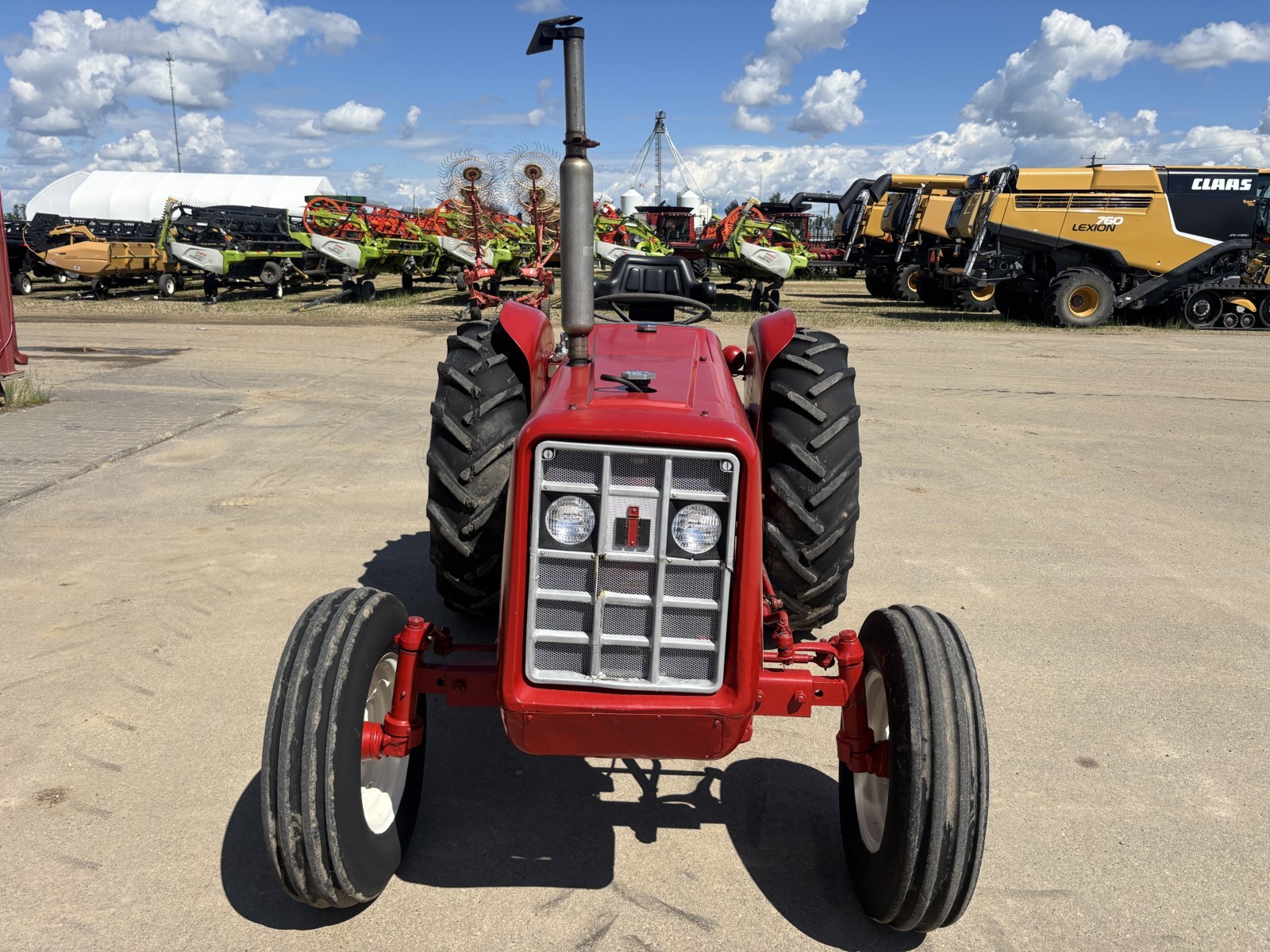 1968 International 444 Tractor