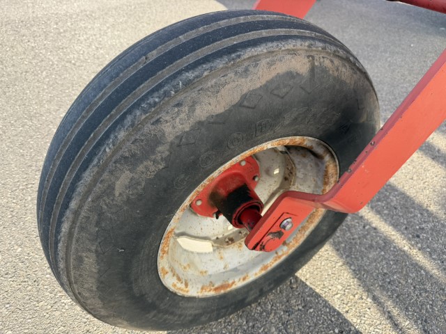 1999 Massey Ferguson 220II Windrower