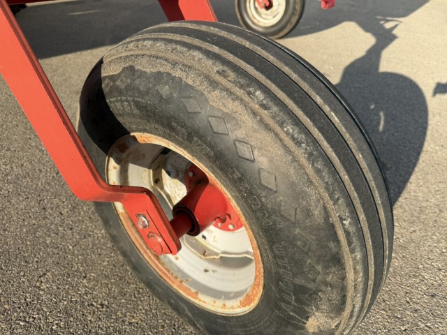 1999 Massey Ferguson 220II Windrower