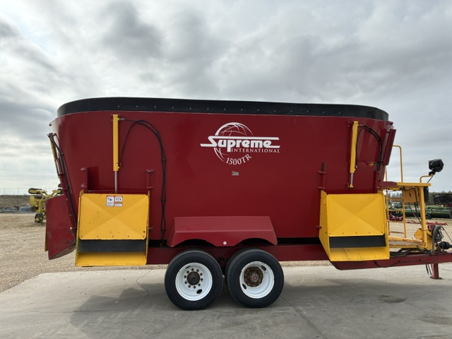 2021 Supreme 1500TR Vertical Feed Mixer