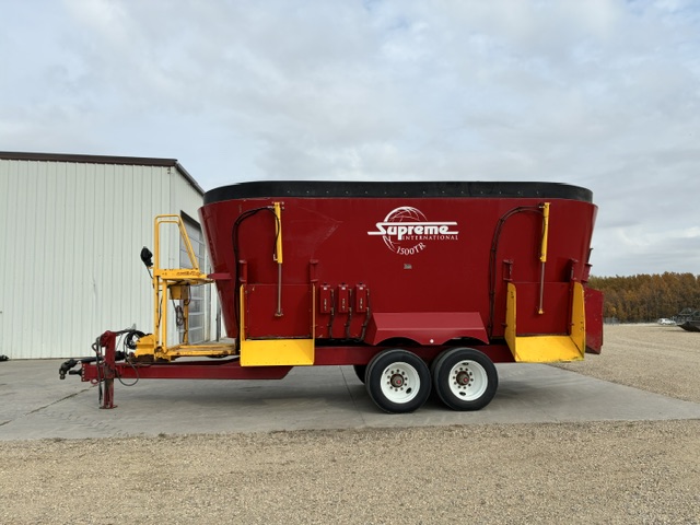 2021 Supreme 1500TR Vertical Feed Mixer