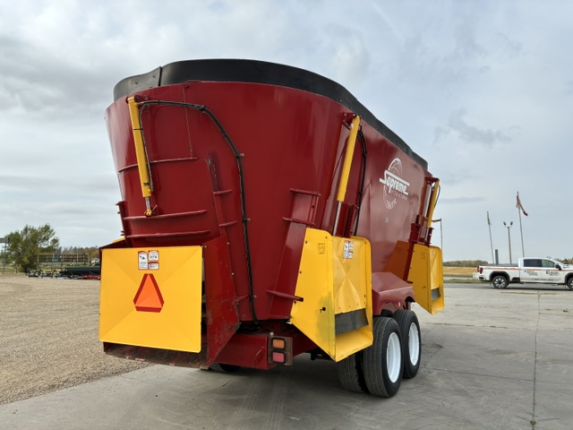 2021 Supreme 1500TR Vertical Feed Mixer