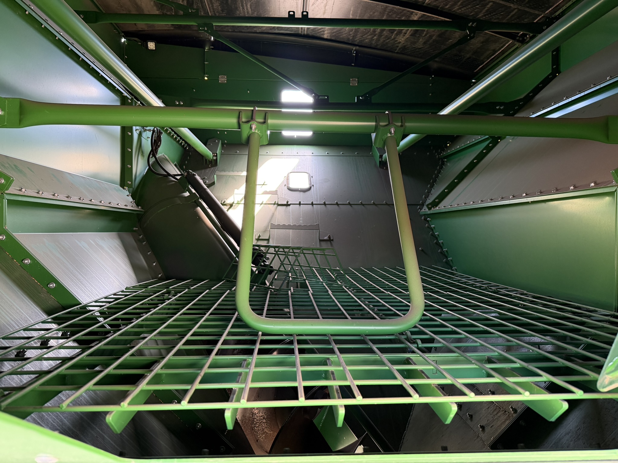 Brandt 1020XT Grain Cart