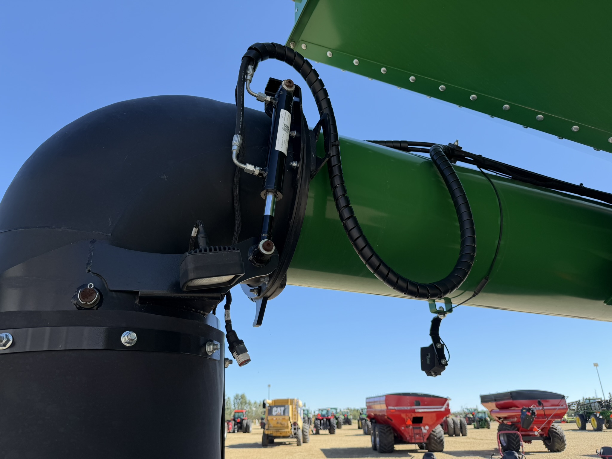 Brandt 1020XT Grain Cart