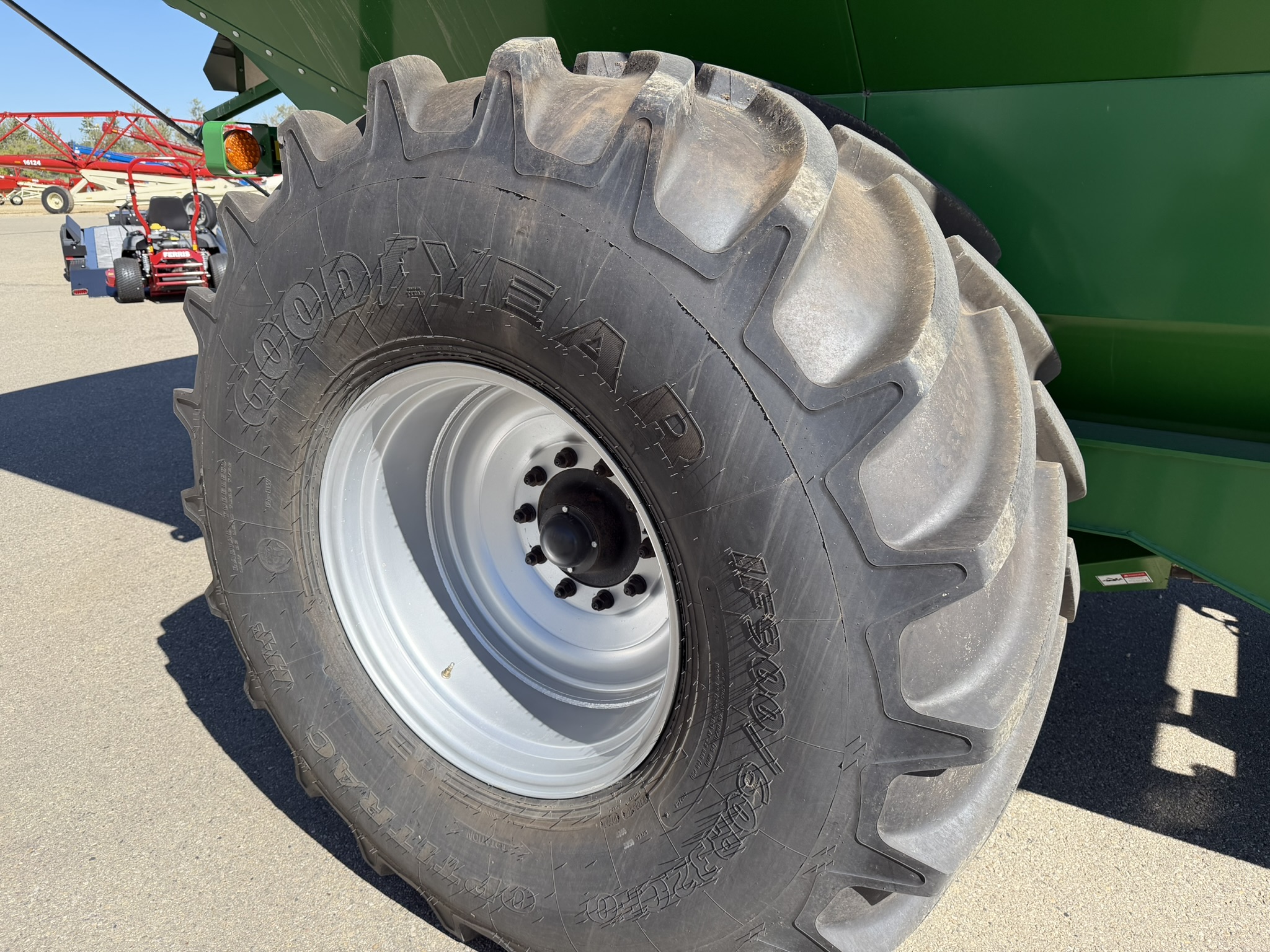 Brandt 1020XT Grain Cart