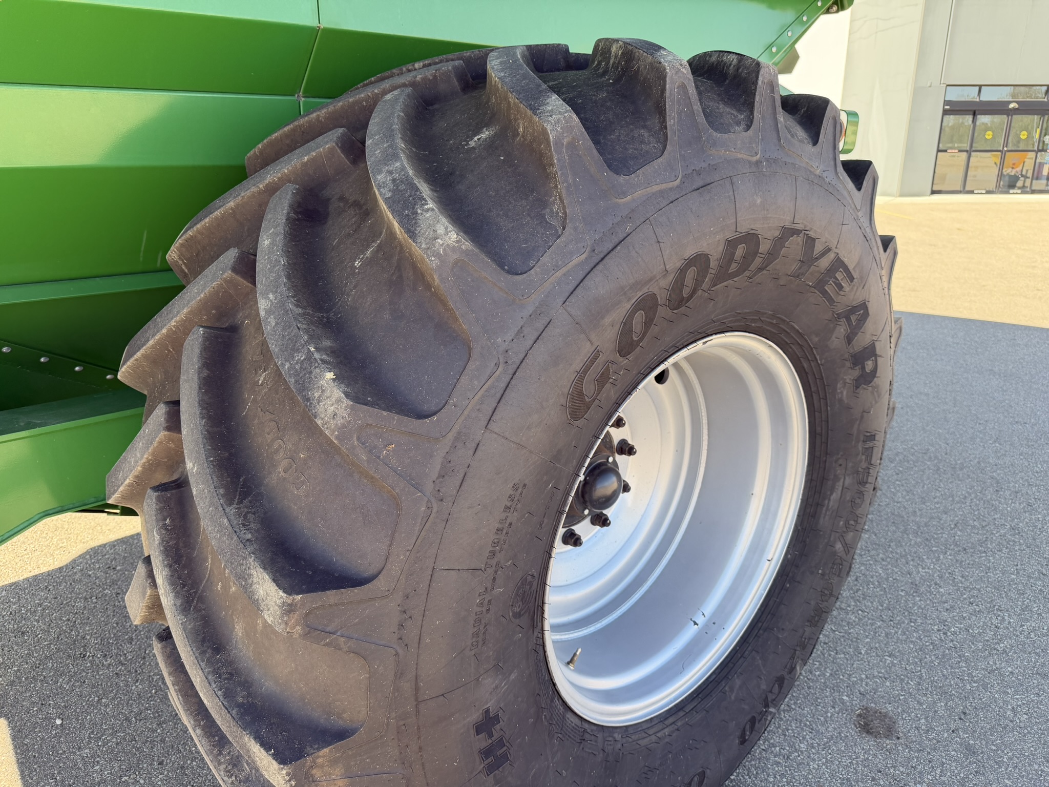 Brandt 1020XT Grain Cart