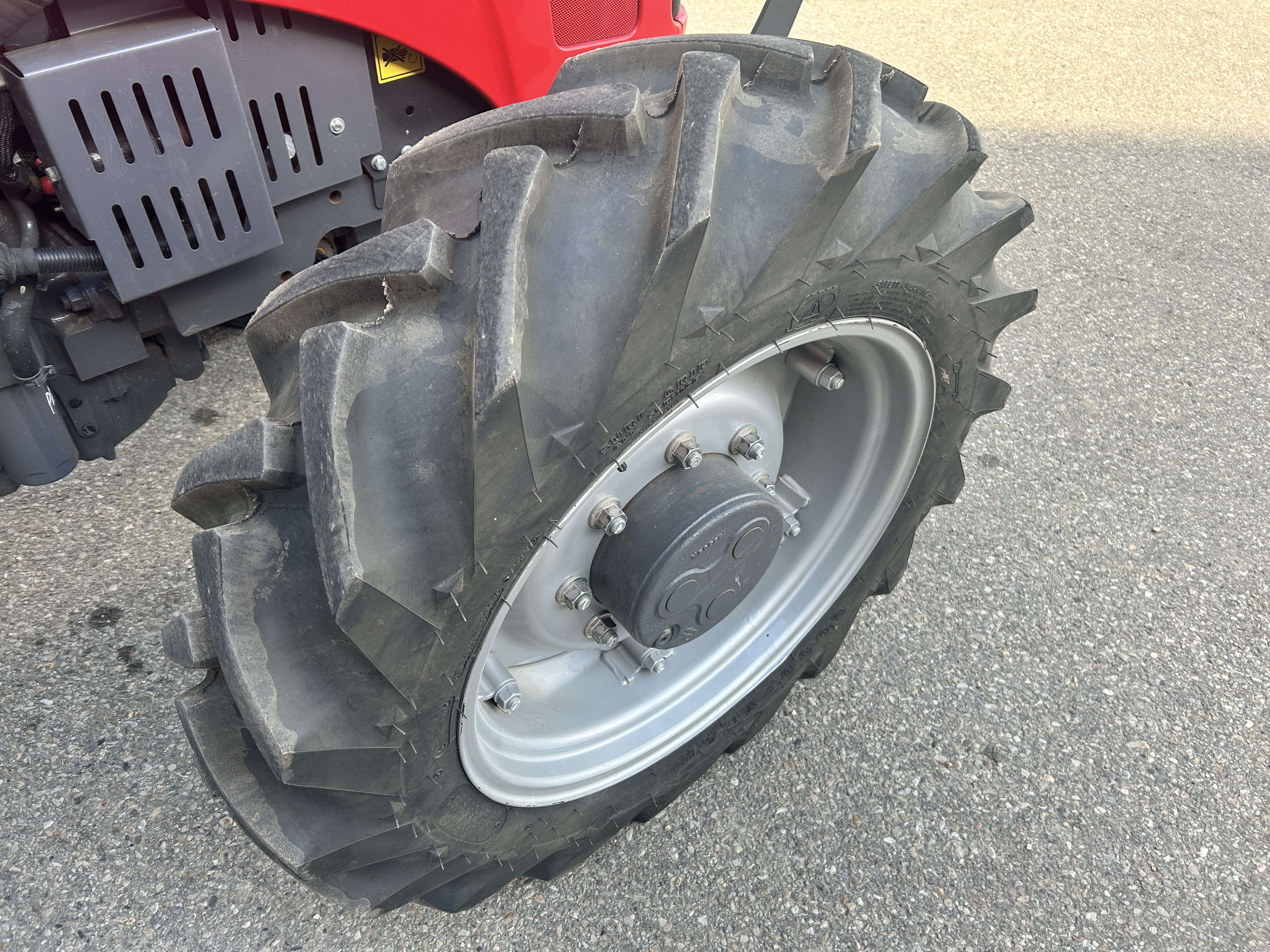 2023 Massey Ferguson 2607H Tractor