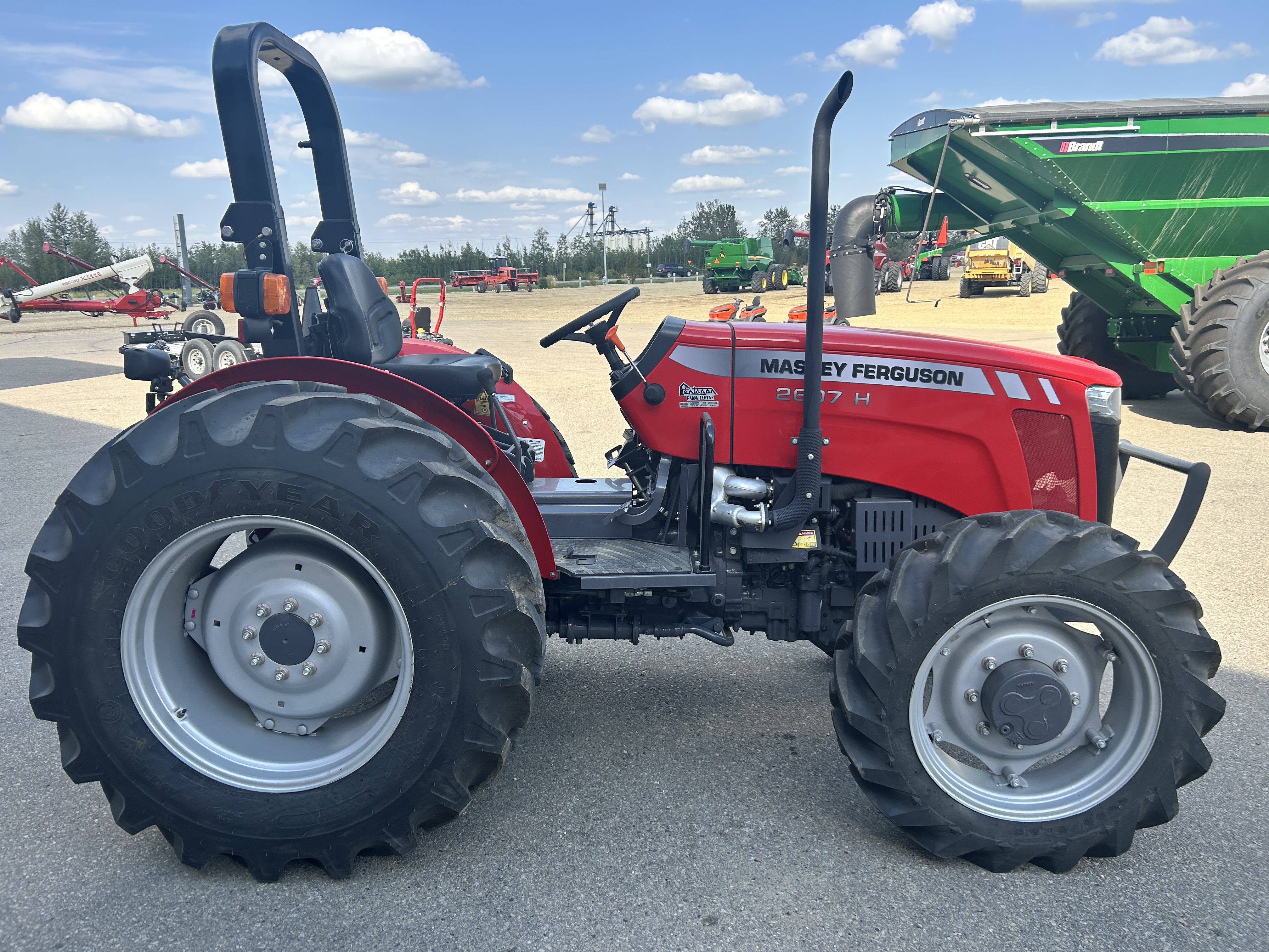 2023 Massey Ferguson 2607H Tractor