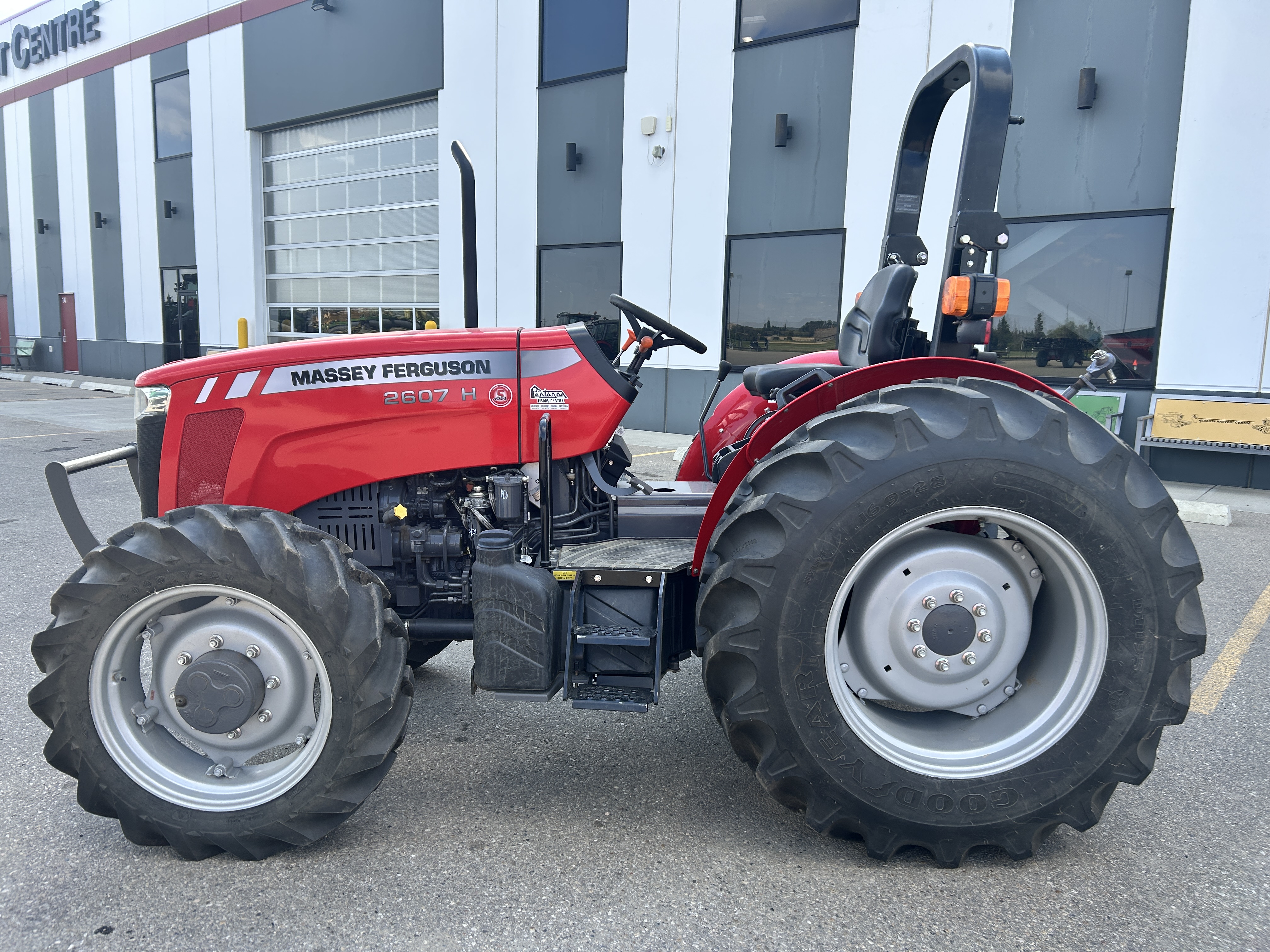 2023 Massey Ferguson 2607H Tractor
