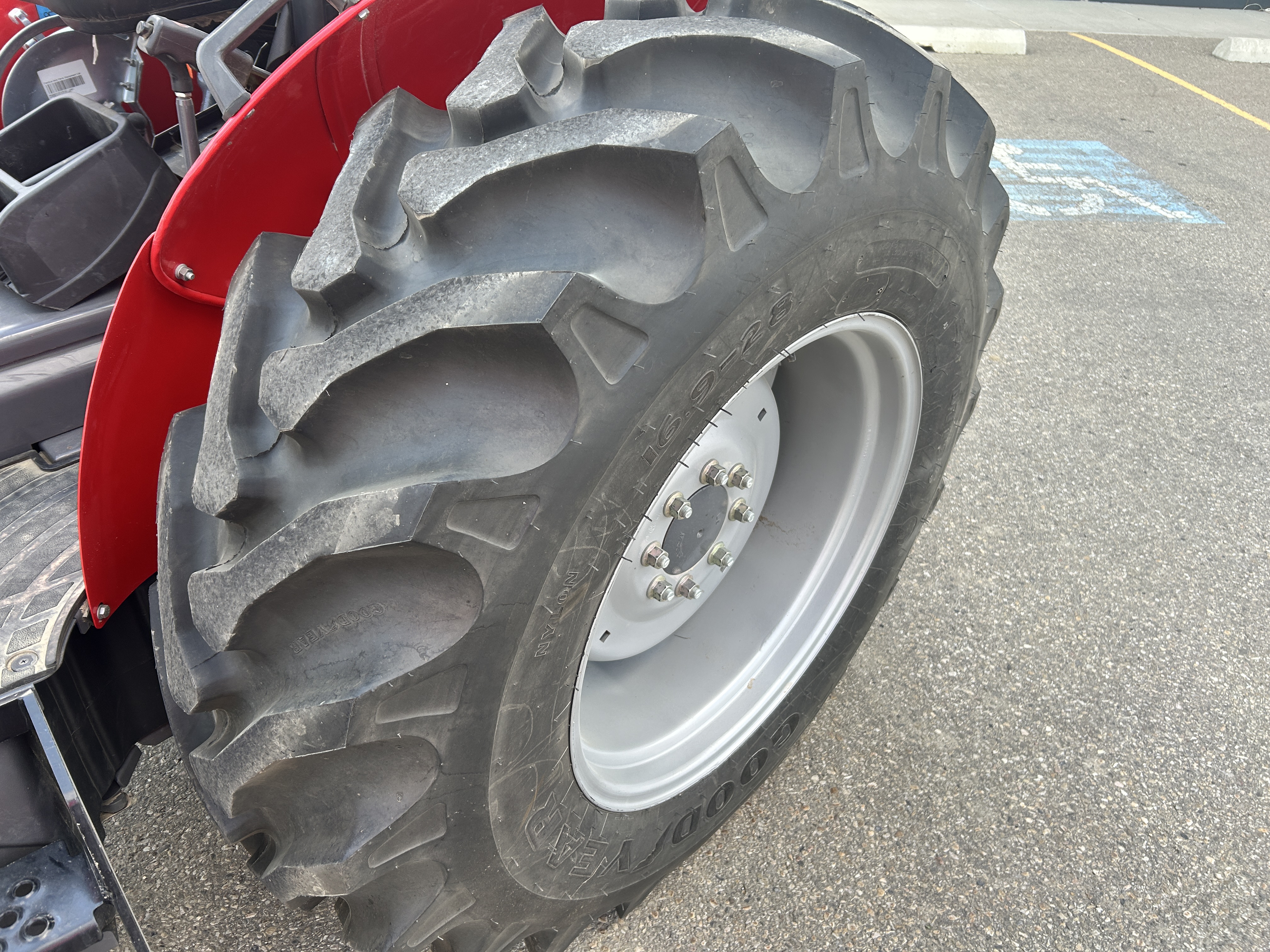 2023 Massey Ferguson 2607H Tractor