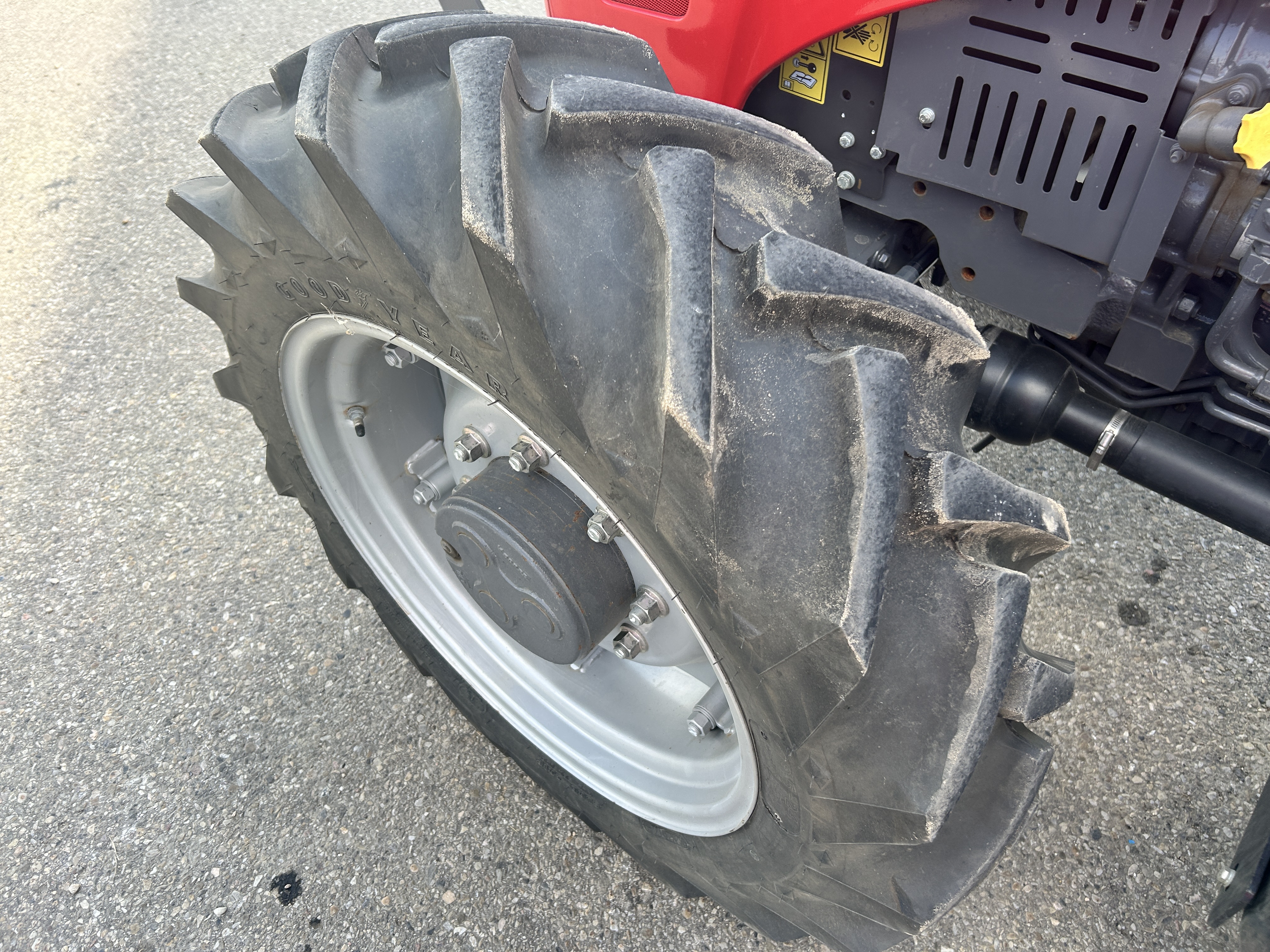 2023 Massey Ferguson 2607H Tractor