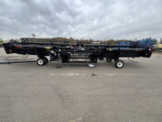 2018 MacDon FD75-35 Header Combine