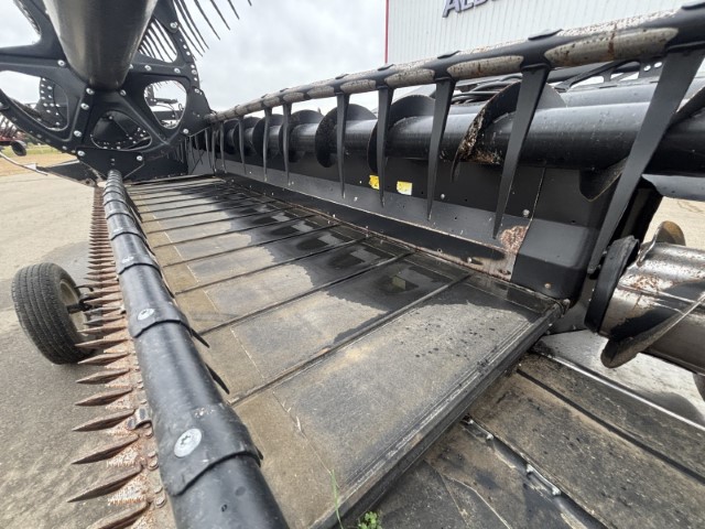 2018 MacDon FD75-35 Header Combine