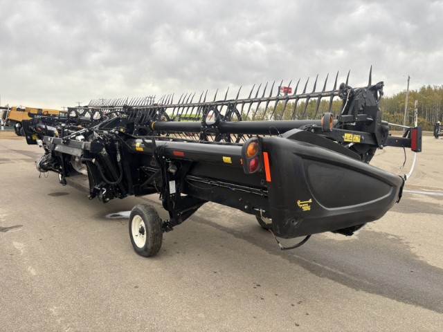 2018 MacDon FD75-35 Header Combine