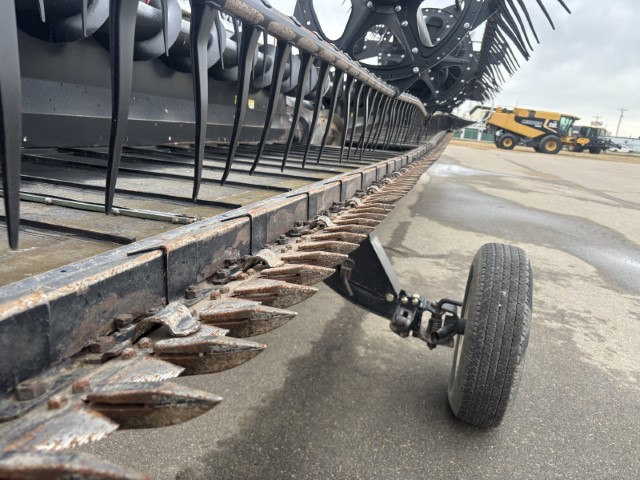 2018 MacDon FD75-35 Header Combine