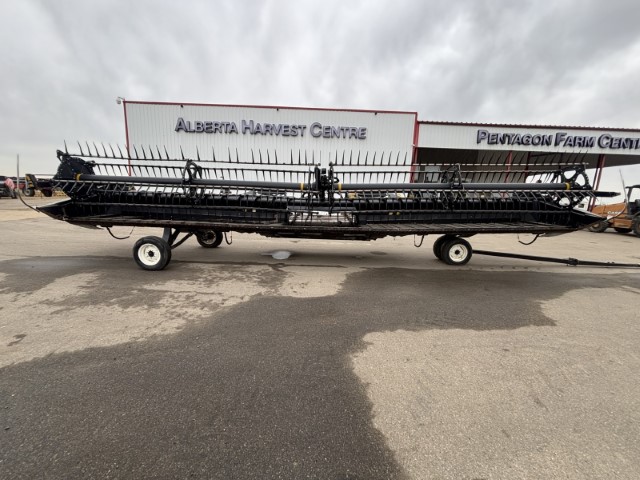 2018 MacDon FD75-35 Header Combine