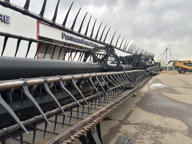 2018 MacDon FD75-35 Header Combine