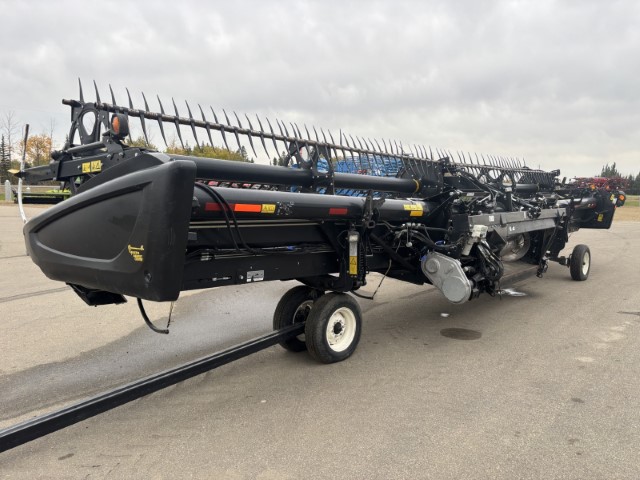 2018 MacDon FD75-35 Header Combine