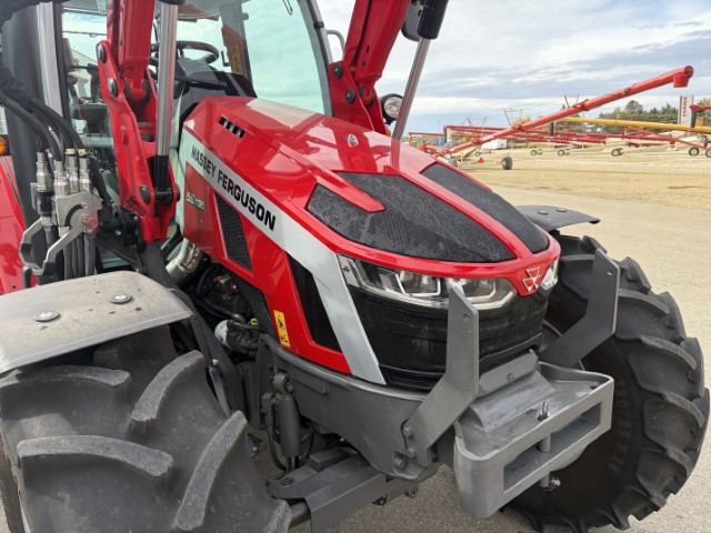 2022 Massey Ferguson 5S.135 Deluxe Tractor