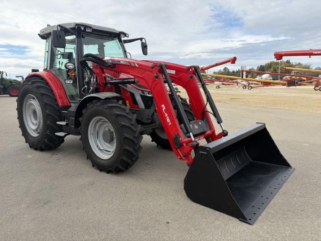 2022 Massey Ferguson 5S.135 Deluxe Tractor