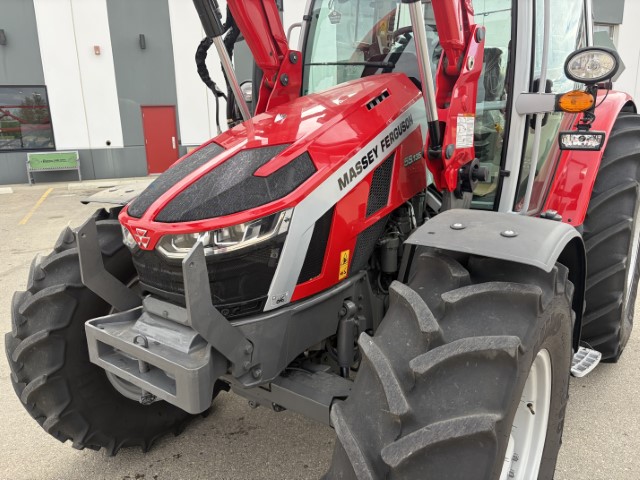 2022 Massey Ferguson 5S.135 Deluxe Tractor