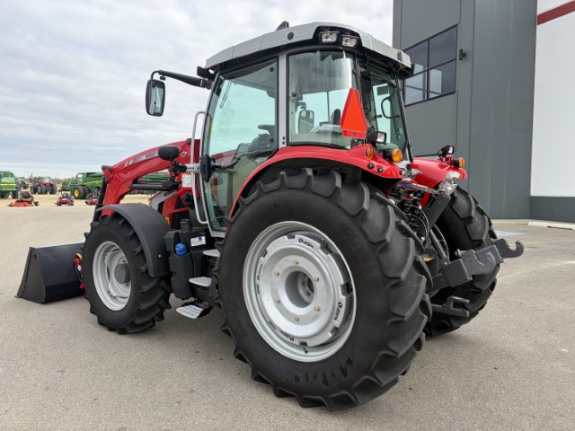 2022 Massey Ferguson 5S.135 Deluxe Tractor