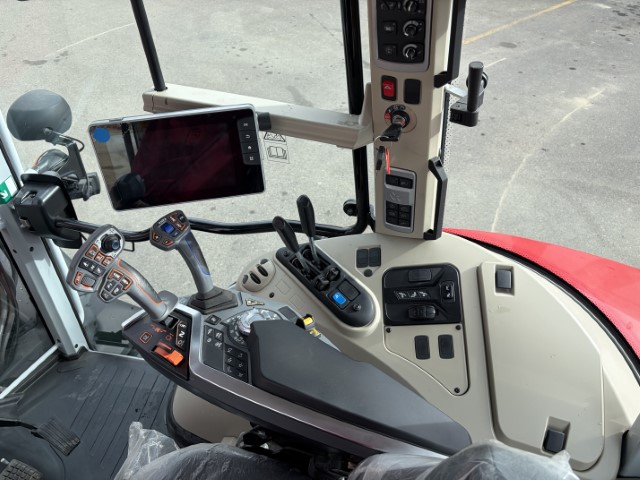 2022 Massey Ferguson 5S.135 Deluxe Tractor