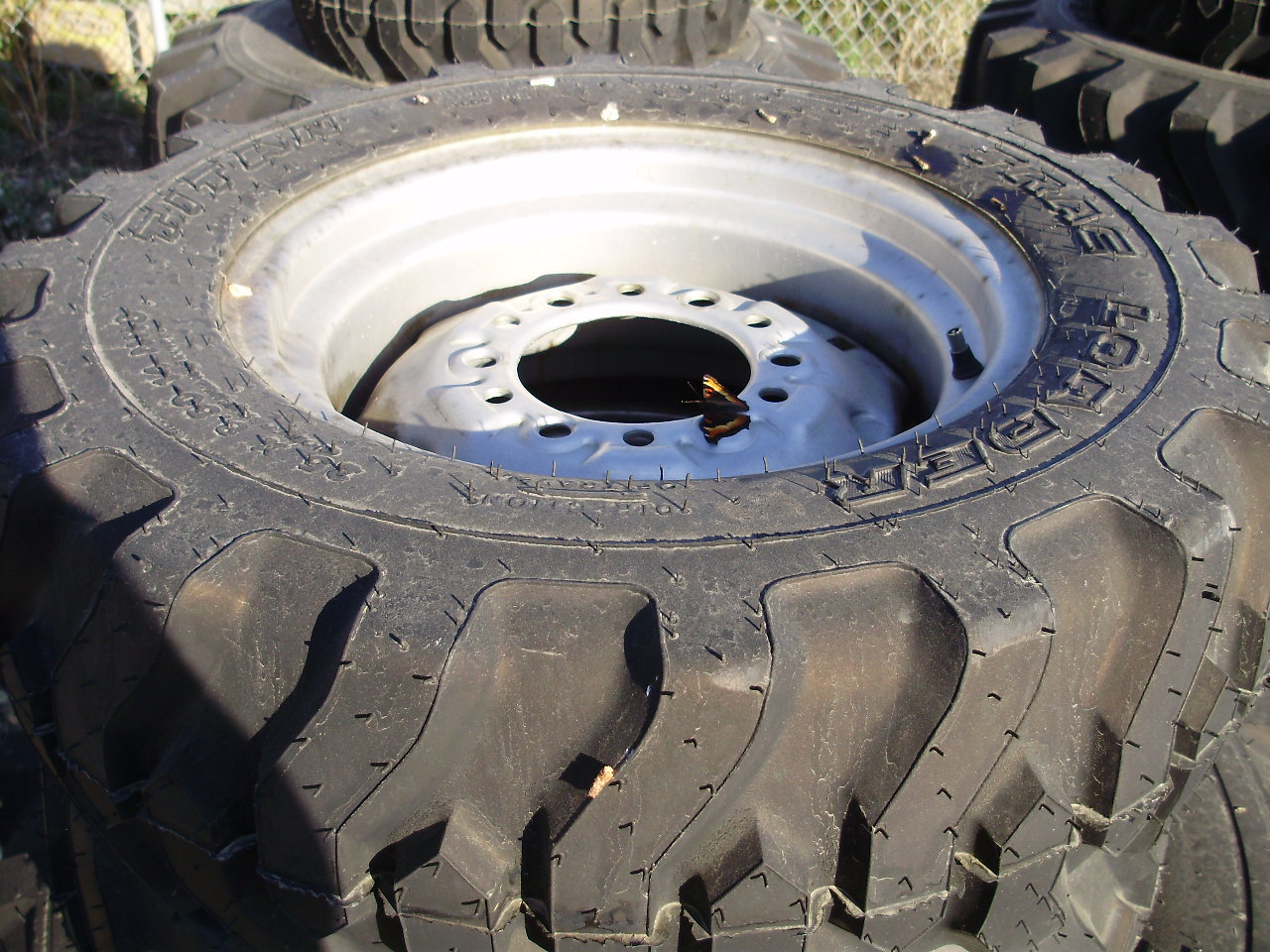 2007 Case IH DX35 Tires