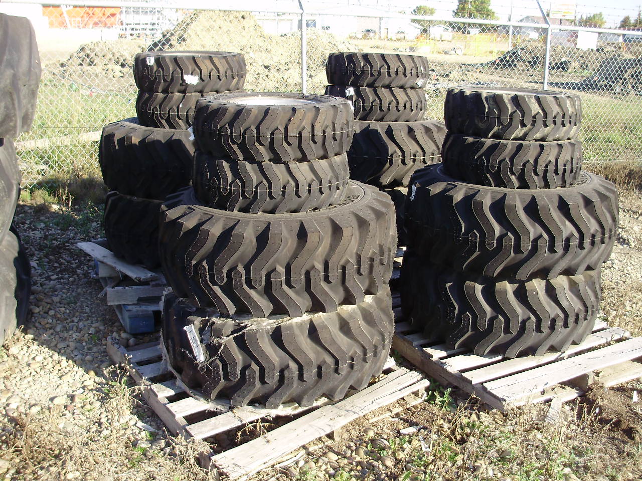 2007 Case IH DX35 Tires