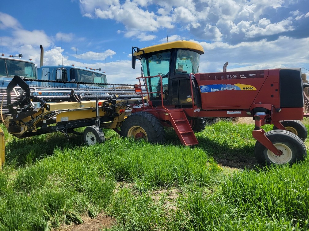 New Holland H8040 Windrower