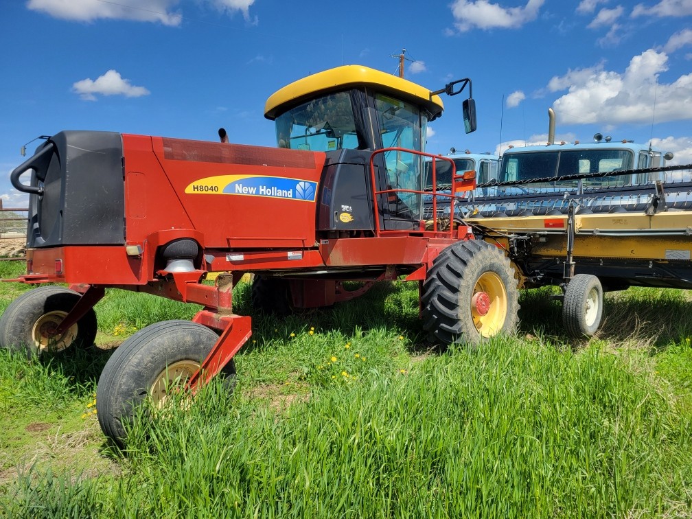 New Holland H8040 Windrower