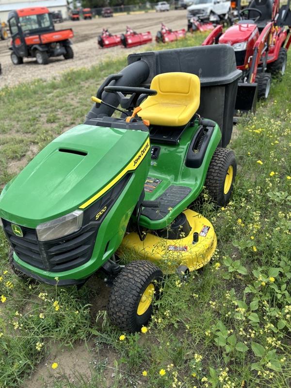 John Deere S100 Lawn Tractor