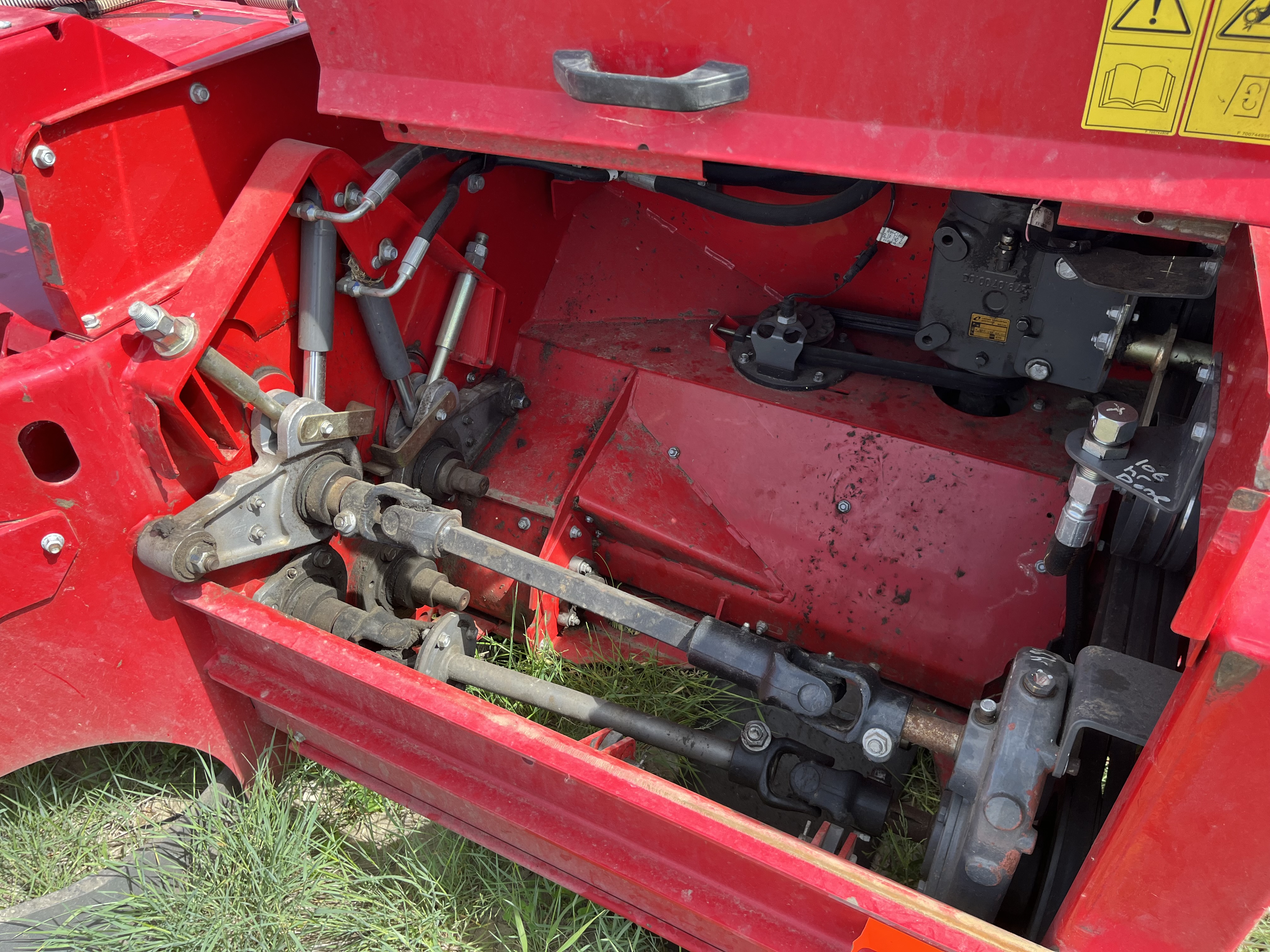 2018 Massey Ferguson 9296 Windrower Disc Header
