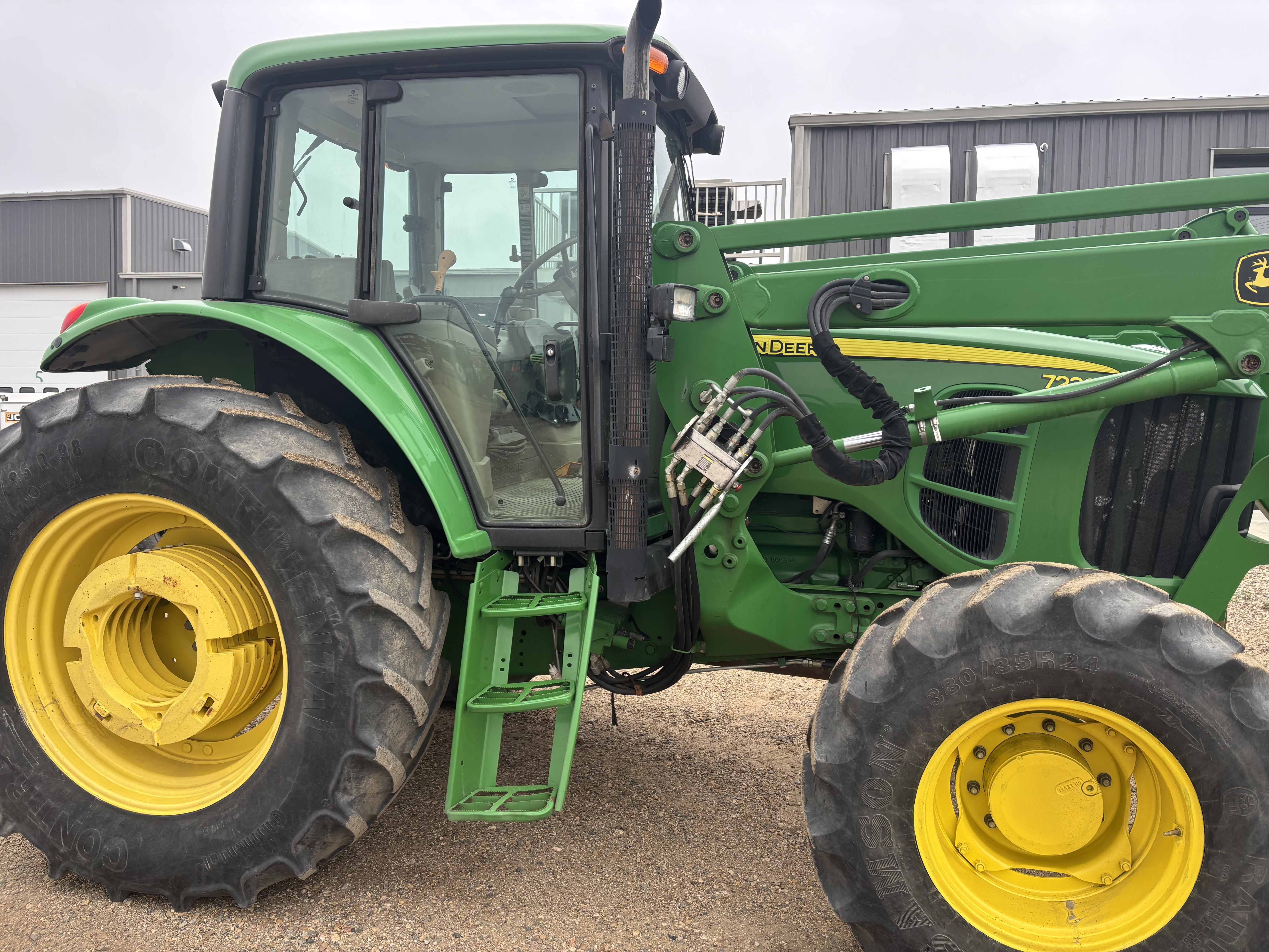 John Deere 7230 Cab Tractor