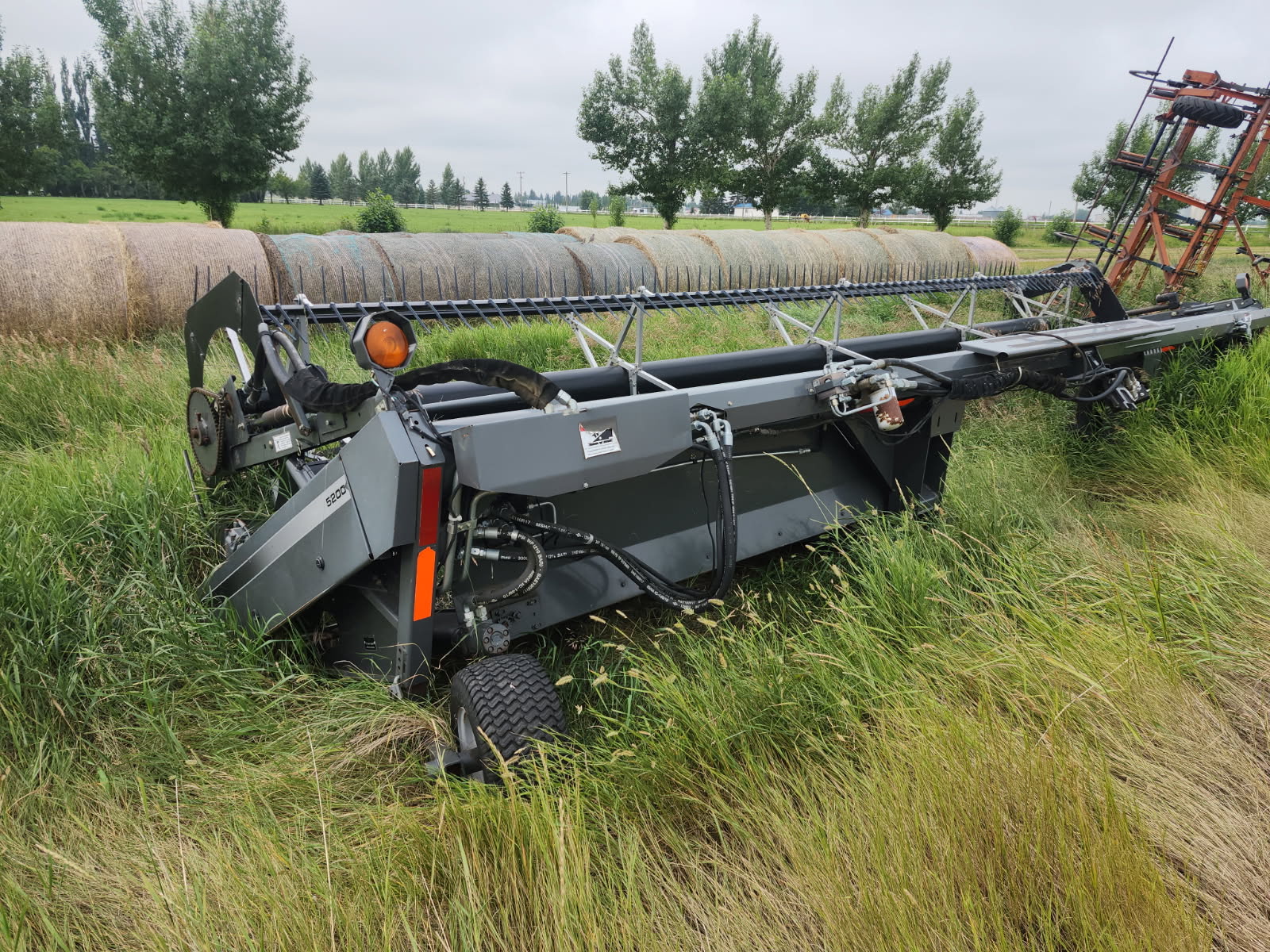 2009 Massey Ferguson 5200-25 Header Combine