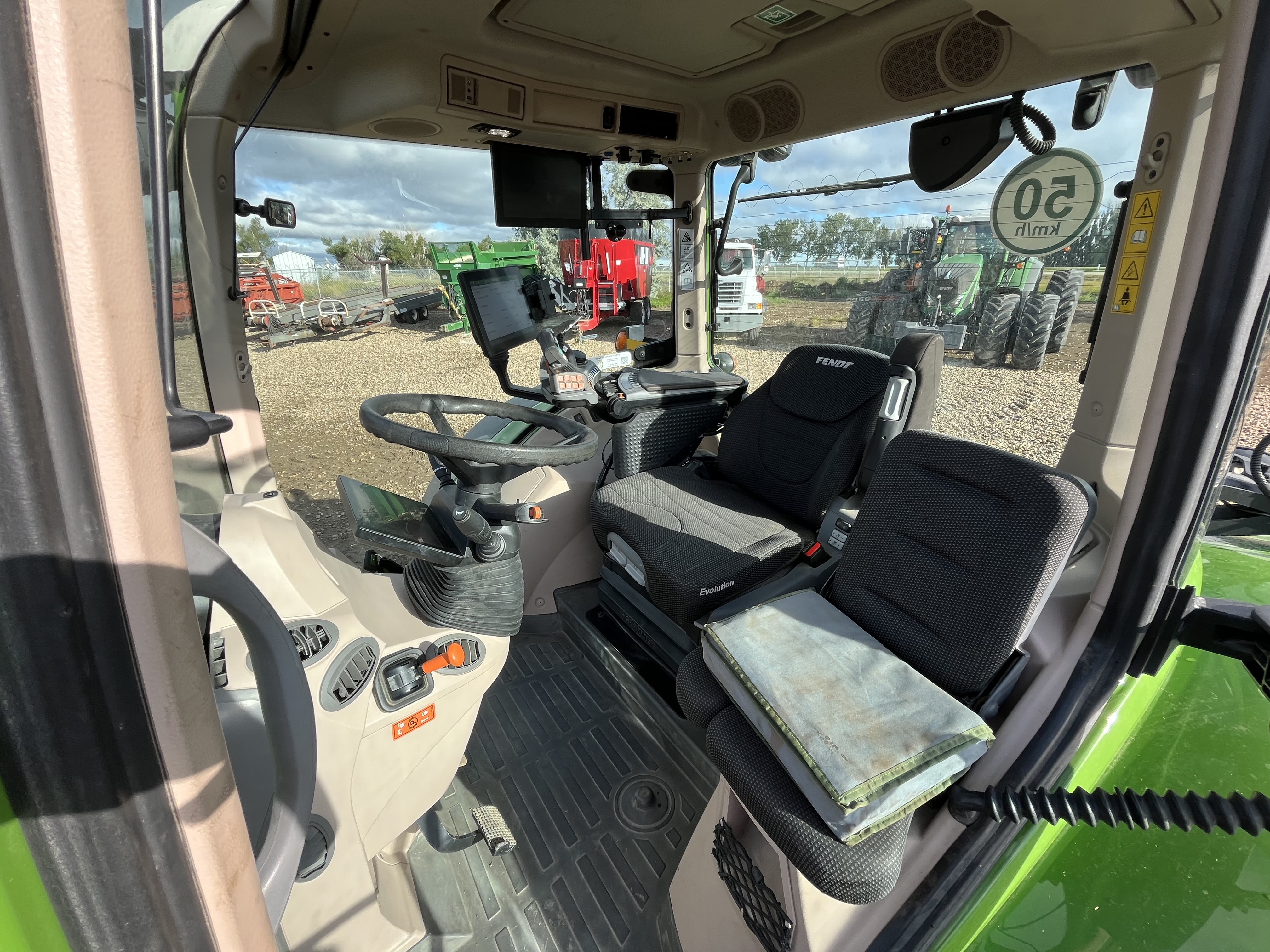 2023 Fendt 724 Gen6 Tractor