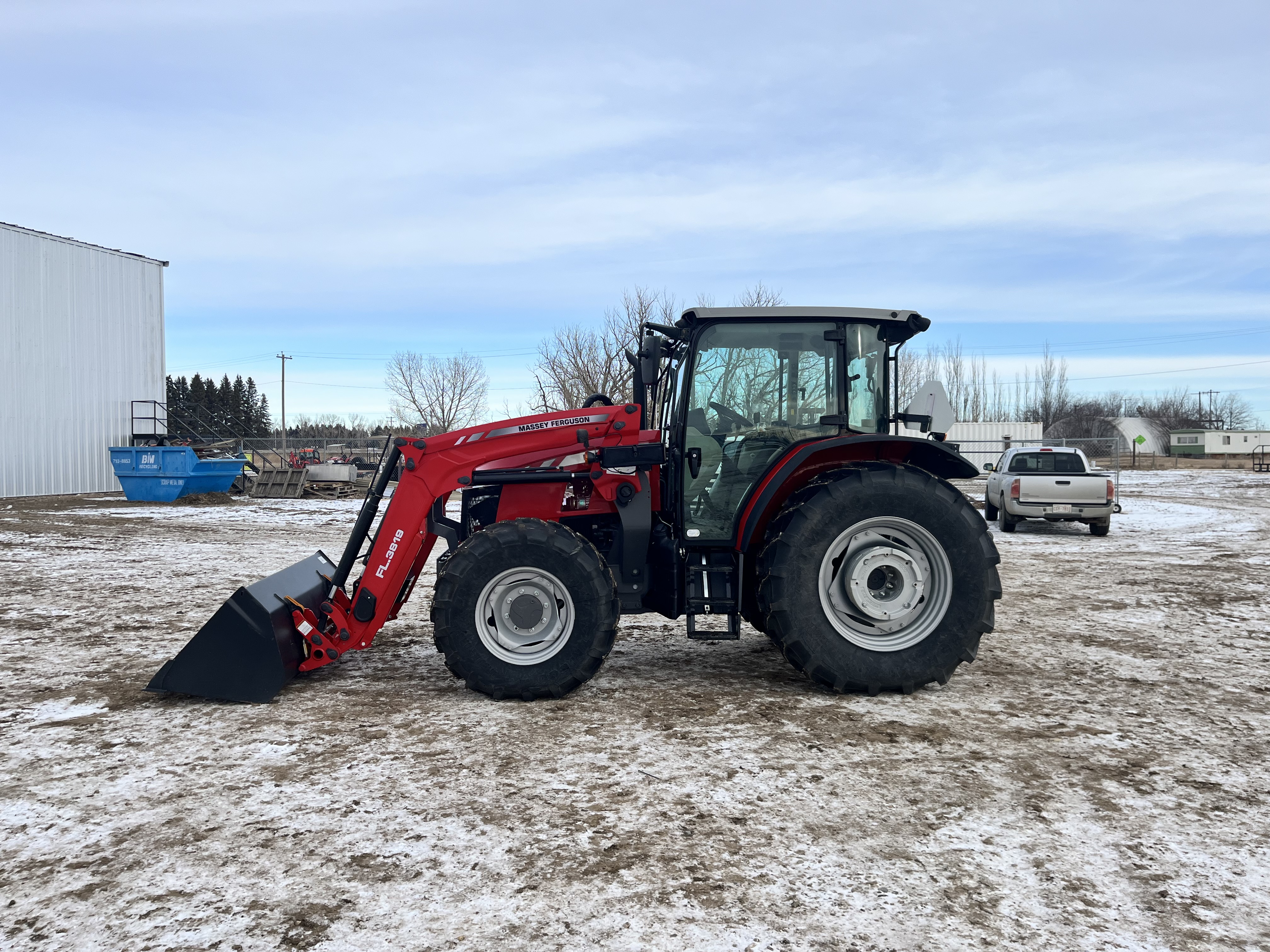 2023 Massey Ferguson 5711 Tractor