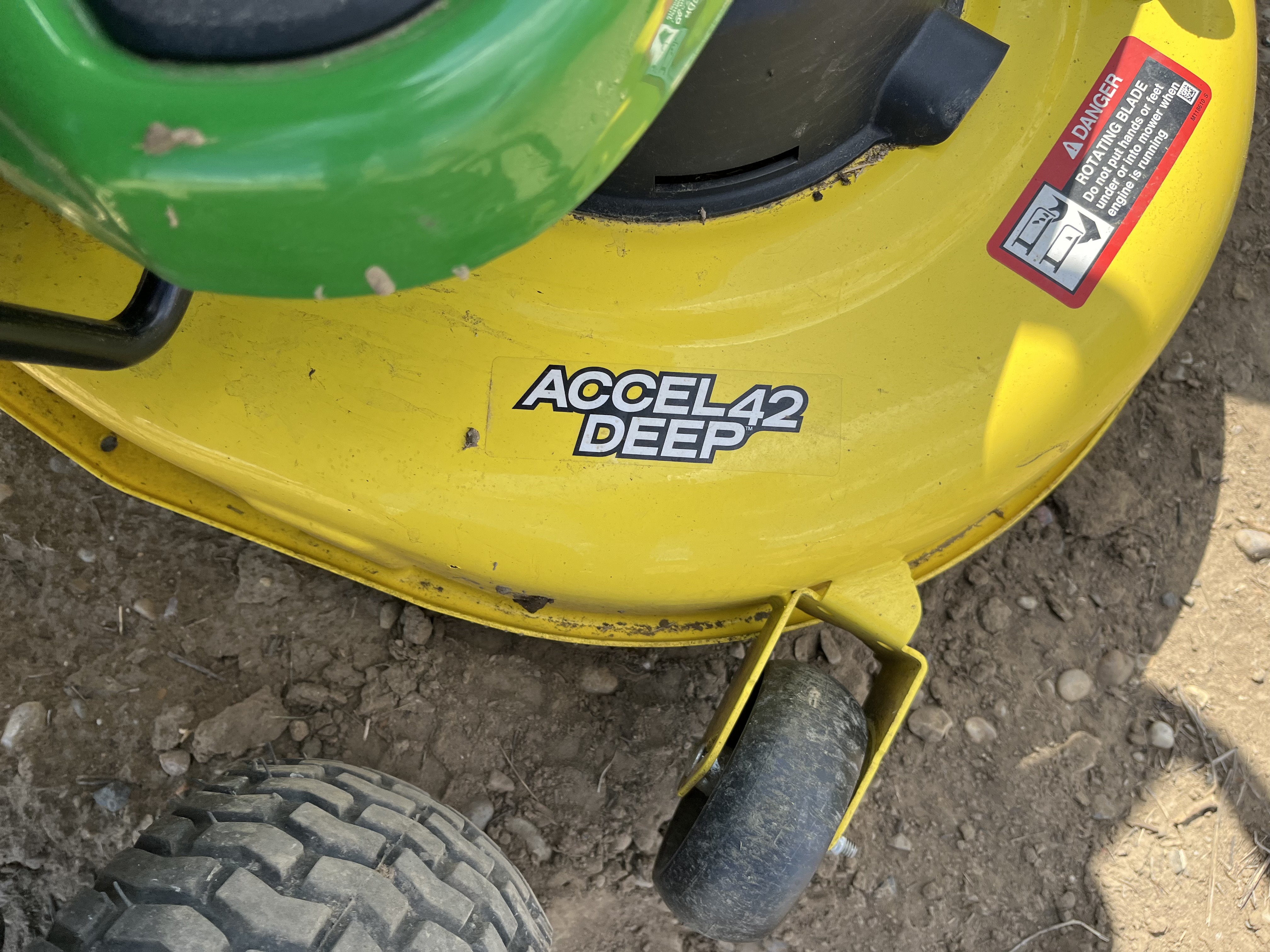 2021 John Deere S220 Lawn Tractor