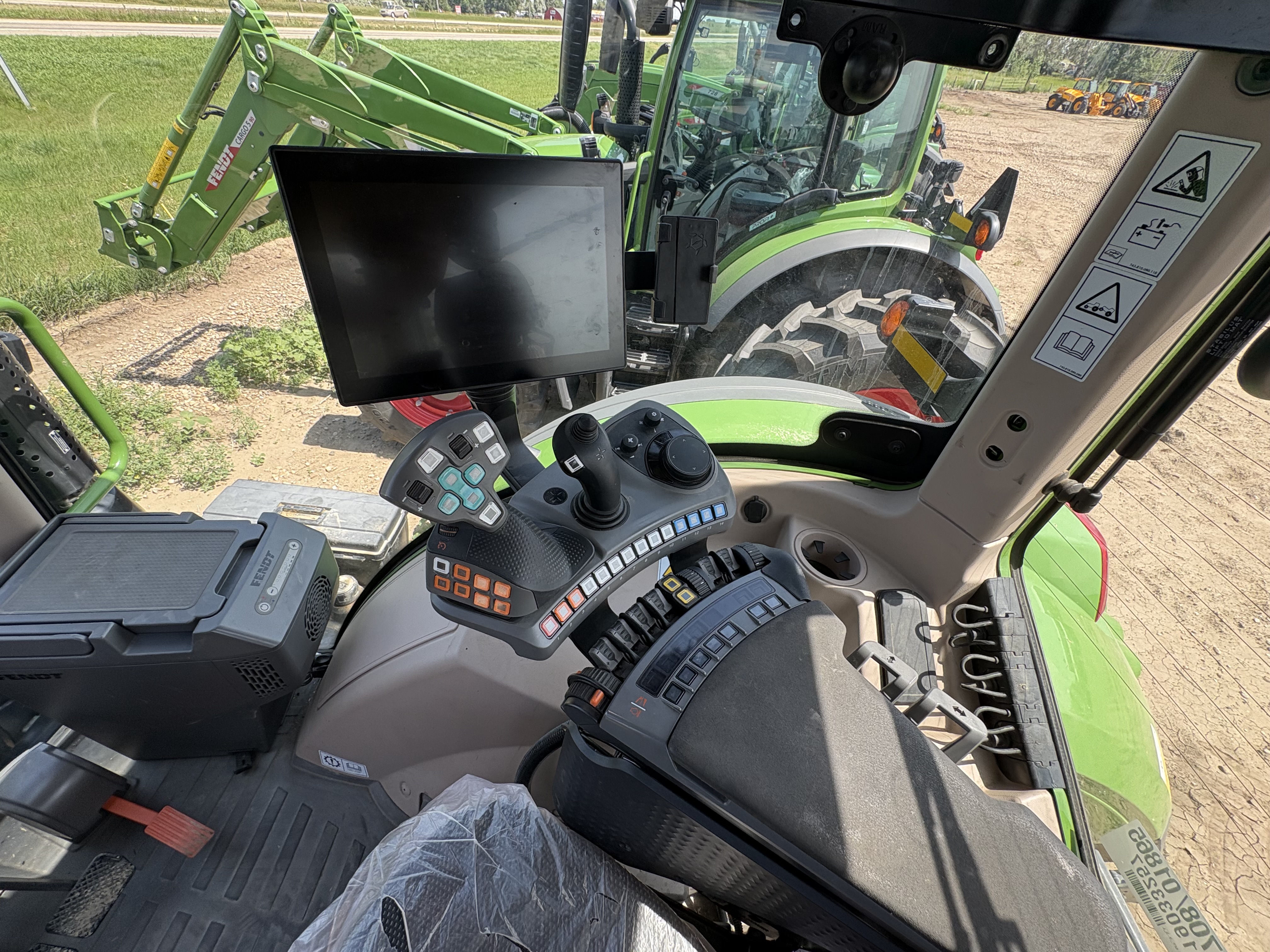 2025 Fendt 724 Gen7 Tractor